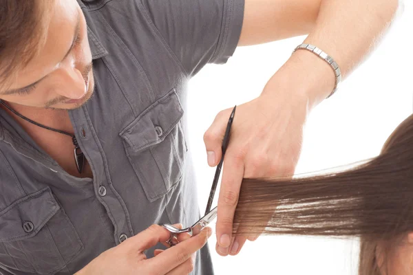 Cabeleireiro profissional com modelo de cabelo longo — Fotografia de Stock