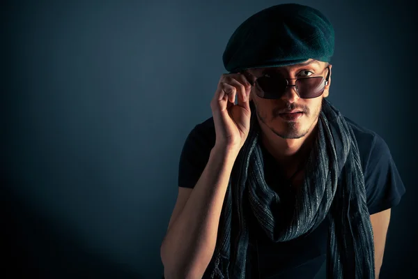 Handsome young guy posing with hat — Stock Photo, Image