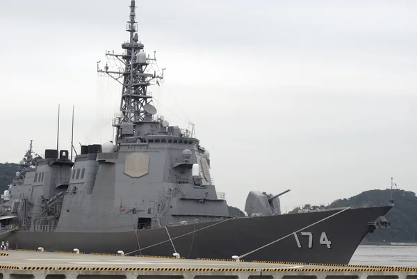 Эсминец торпедных аппаратов Кирисима, Йокосука, Япония Стоковая Картинка