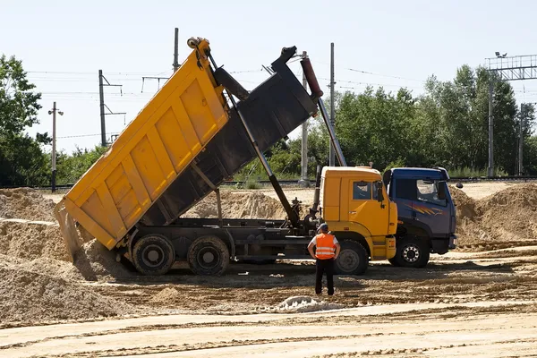 Unloading of sand — Stock Photo, Image