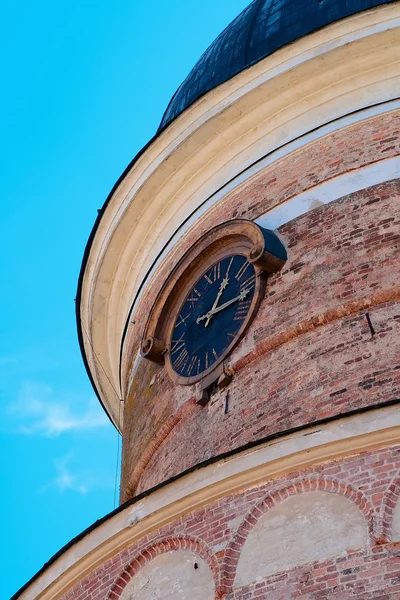 El reloj en la vieja torre — Foto de Stock
