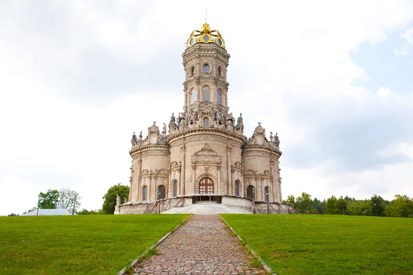 Kutsal bakire Meryem Kilisesi dubrovitsy. Rusya — Stok fotoğraf