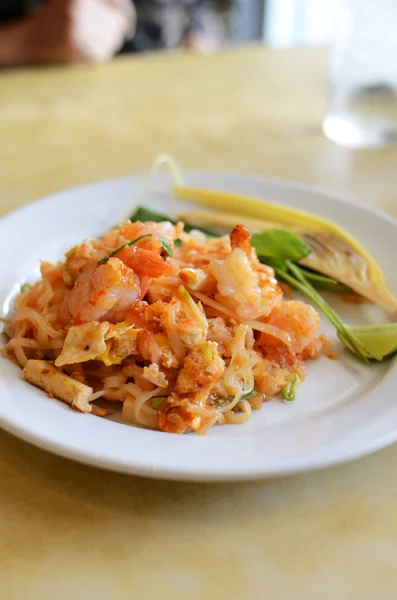 Thai style noodle with fresh shrimp , Pad thai , Thailand — Stock Photo, Image
