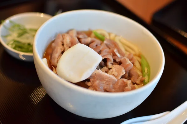 Udon noodles ramen domuz eti ile — Stok fotoğraf