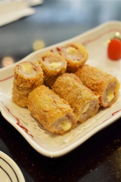 Rouleau de printemps de porc tempura frit — Photo