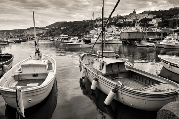 Massa Lubrense, italian fishing village, port (Black and white i — Stock Photo, Image