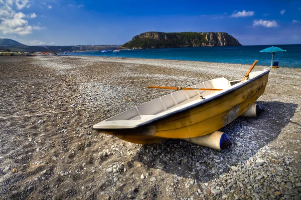 Praia, μια Mare (Cs) Ιταλία: παραλία και βάρκα — Φωτογραφία Αρχείου