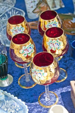 Bric-a-brac market with wine glasses clipart