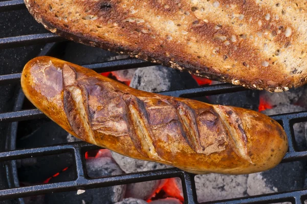 Geroosterde worst op barbecue — Stockfoto