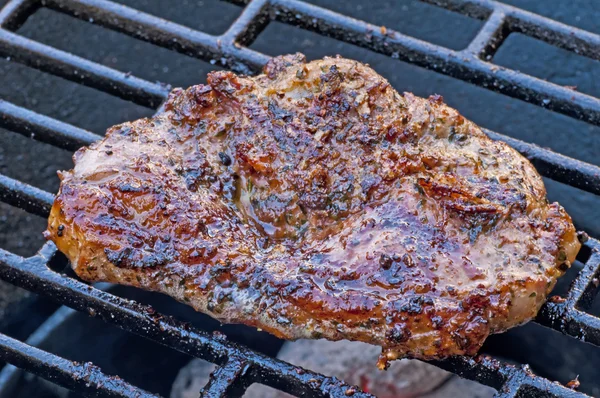 Lamb chop op barbecue — Stockfoto