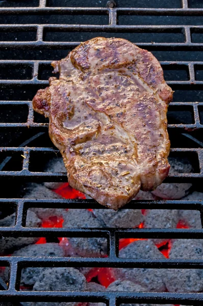 Mástil de cerdo asado en barbacoa — Foto de Stock