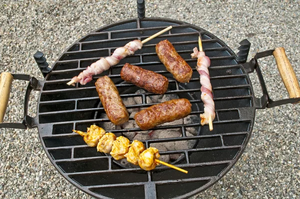 Grill med cevapi, kött spett och skinka — Stockfoto