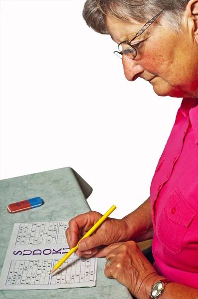 Pensionato con sudoku — Foto Stock