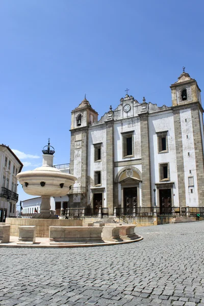 Plaza principal en Evora —  Fotos de Stock