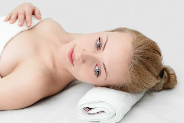 Young woman in SPA — Stock Photo, Image