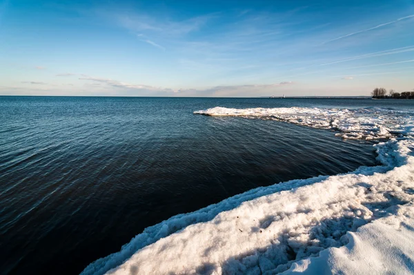 Jezero ontario v zimě — Stock fotografie