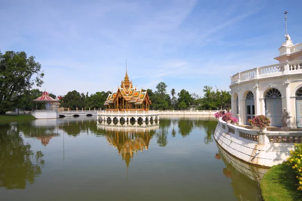 Palace center pond in Thailand. — Stock Photo, Image