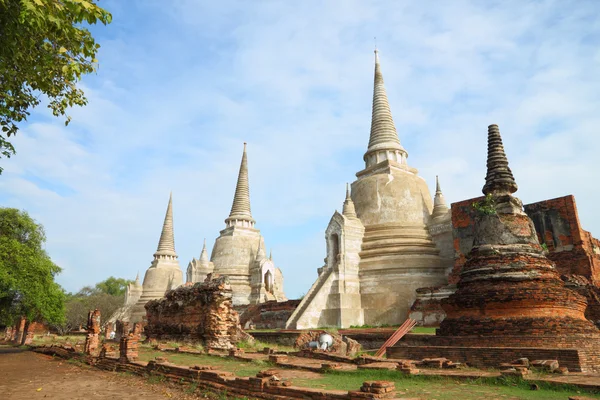 Renovați pagoda ruină a templului antic . — Fotografie, imagine de stoc
