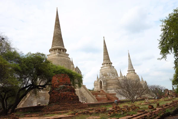 Renovate ruin three pagoda of ancient temple. — Stock Photo, Image