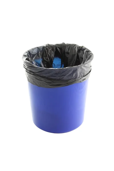 Blauer Plastikmüll und Müllsack auf weißem Hintergrund. — Stockfoto