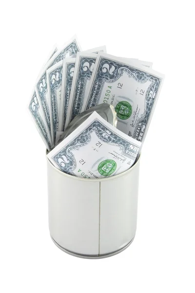 Долларовые купюры из жестяной банки на белом фоне . — стоковое фото