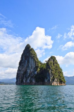 khaosok national Park, Tayland mükemmel gökyüzü ile Yeşil Göl