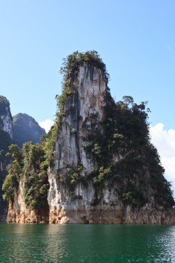 khaosok national Park, Tayland mükemmel gökyüzü ile Yeşil Göl