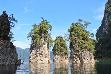 khaosok national Park, Tayland mükemmel gökyüzü ile Yeşil Göl