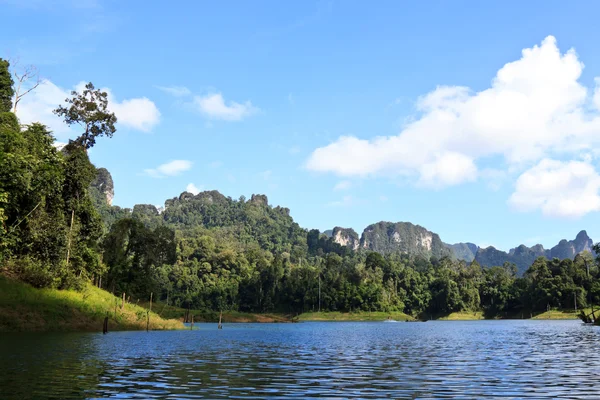 stock image Green Lake with Perfect Sky at Khaosok National Park, Thailand