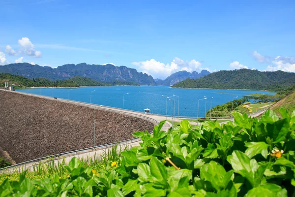 stock image Green Lake with Perfect Sky at Khaosok National Park, Thailand