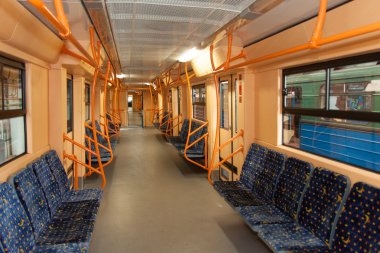 Metro treninin içi.