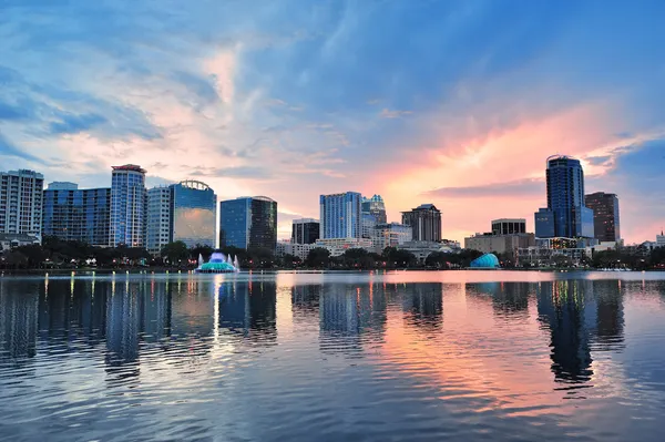 Pôr do sol Orlando sobre o Lago Eola — Fotografia de Stock