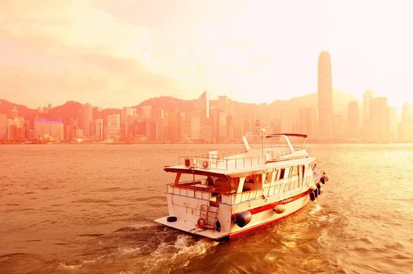 Barco y Hong Kong — Foto de Stock