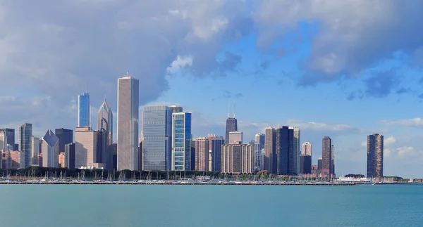 Chicago skyline over Lake Michigan — Stok Foto