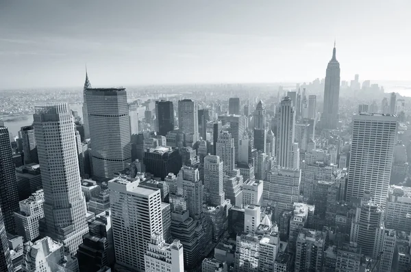 ニューヨーク市のスカイラインの黒と白 — ストック写真