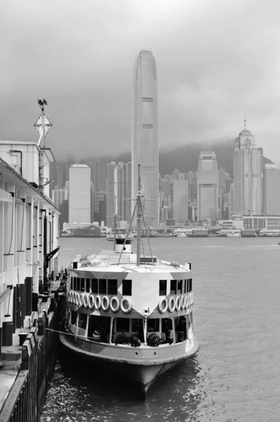 Hong kong skyline med båtar — Stockfoto