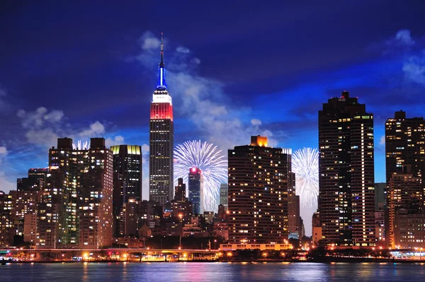 New Yorks manhattan midtown i skymningen — Stockfoto