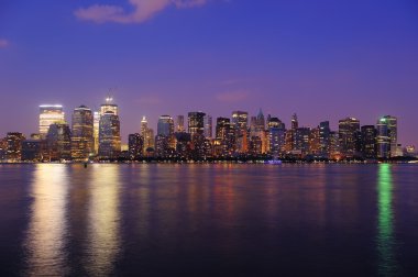 New York'un manhattan alacakaranlıkta panorama