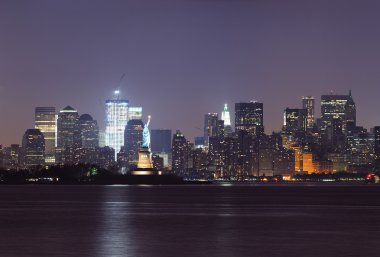 New York'un aşağı manhattan siluetinin geceleri
