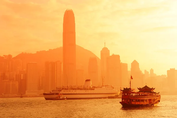 Hong Kong skyline with boats — Zdjęcie stockowe