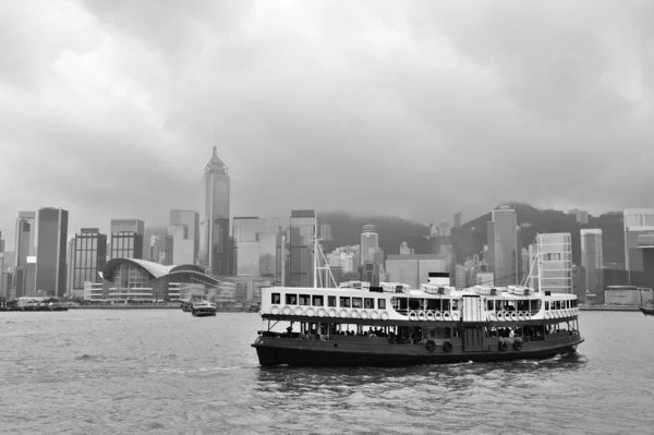 Hong kong skyline met boten — Stockfoto