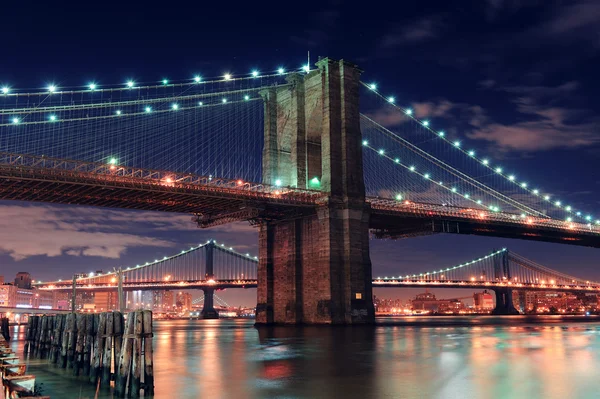 Městský most noční scéna — Stock fotografie