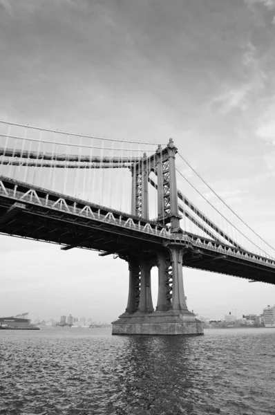 Manhattan bridge černá a bílá — Stock fotografie