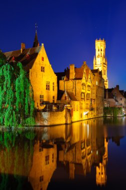 bruges eski kasaba rozenhoedkaai gece karanlığında göster