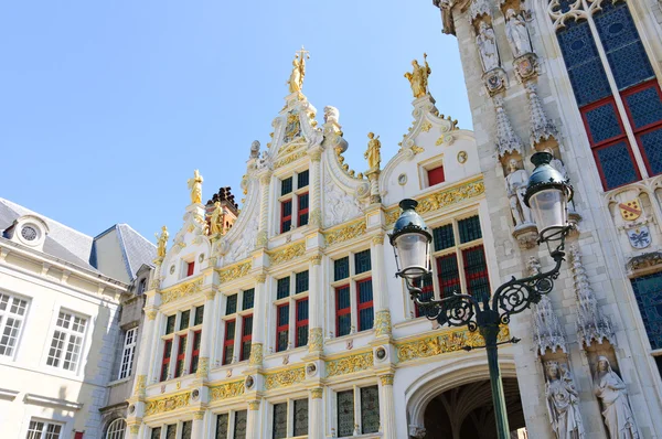 在布鲁日，比利时布鲁日文艺复兴大厅的自由 — 图库照片