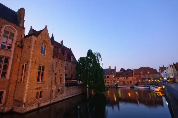 Vieille ville de Bruges au crépuscule — Photo