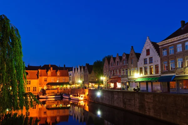 Oude centrum van Brugge in de schemering — Stockfoto