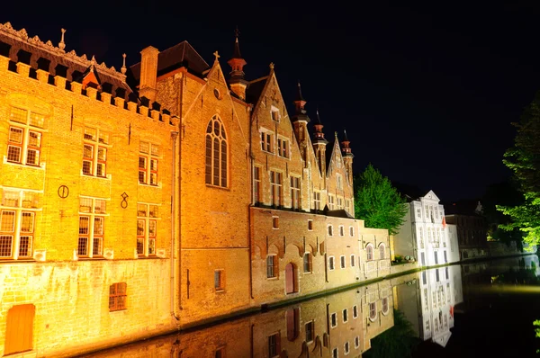 Oude centrum van Brugge in de schemering — Stockfoto