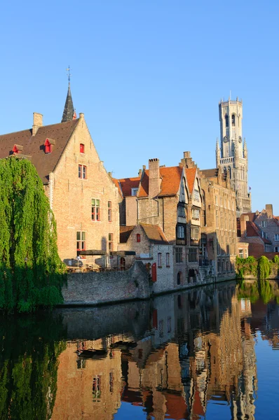 Widok z rozenhoedkaai starego miasta Brugia, Belgia — Zdjęcie stockowe