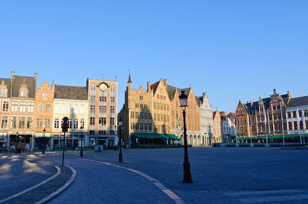 Рыночная площадь в бельгийском Брюгге — стоковое фото